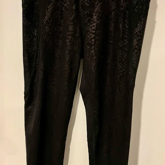 DKNY Sport Black Snake Print Leggings - Picture 3 of 4